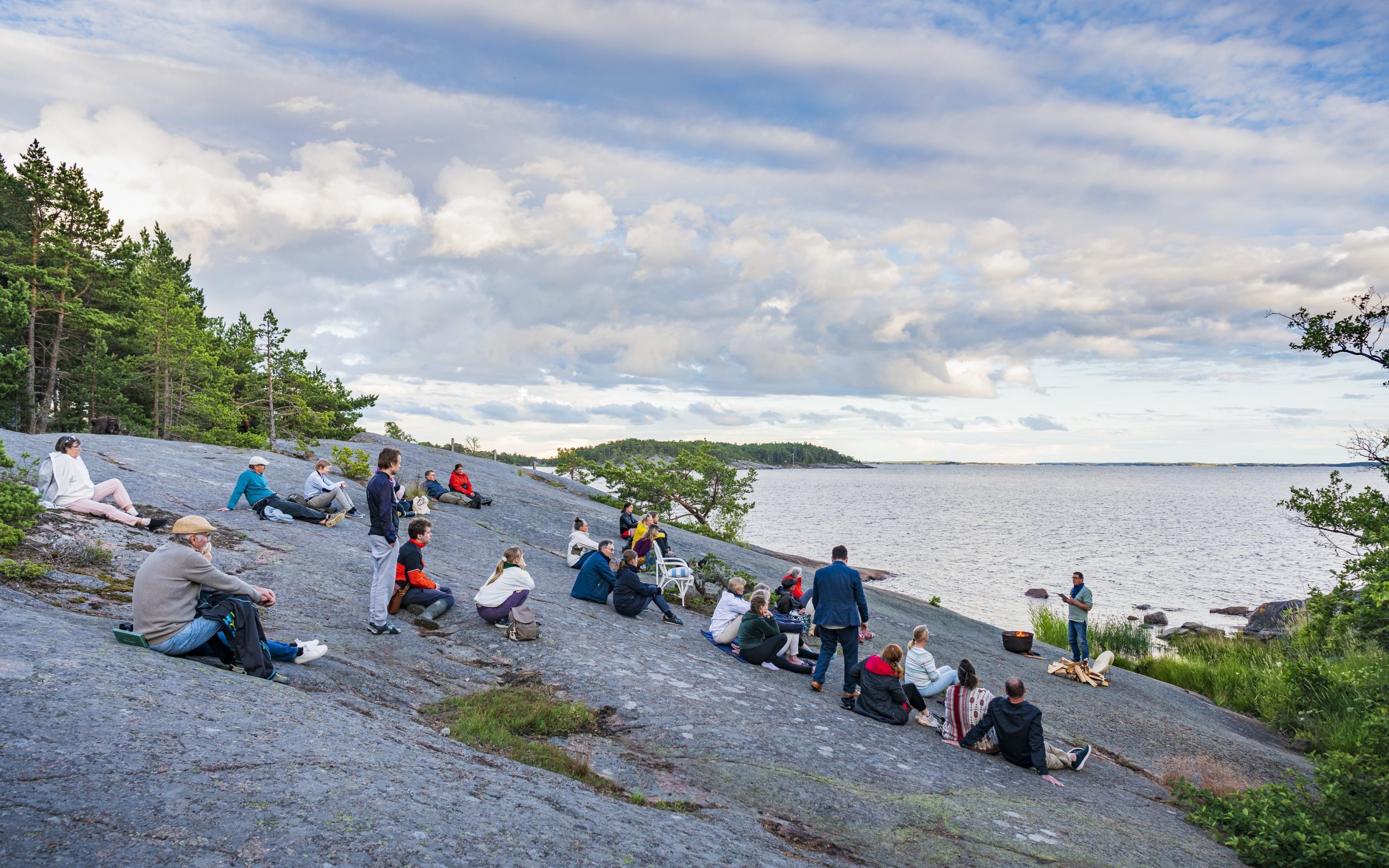 Read more about the article Vapaaehtoiseksi Kirjallisuusviikolle 2025?